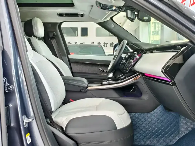 Land Rover Range Rover Sport — Фото автомобиля 12