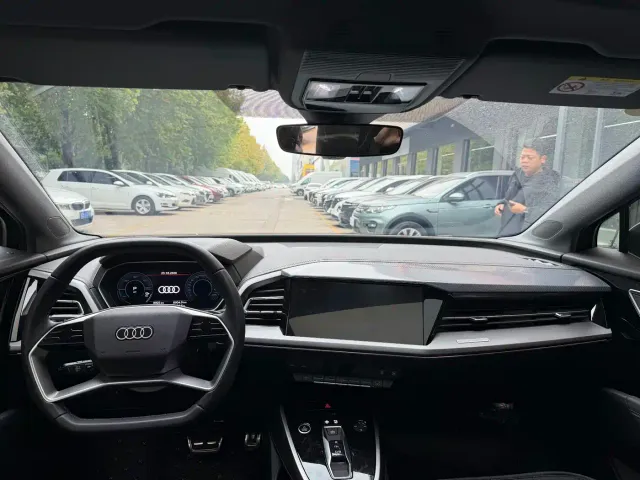 Audi Q4 e-tron — Фото автомобиля 10