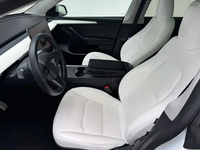 Tesla Model Y — Фото автомобиля 4