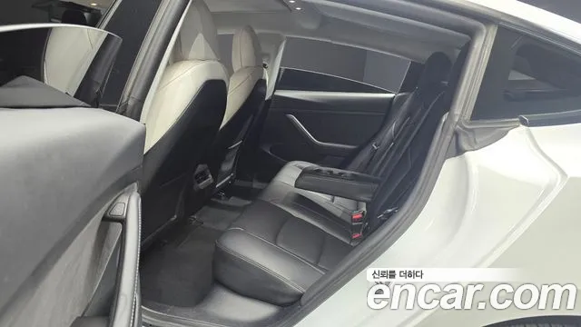 Tesla Model 3 — Фото автомобиля 17