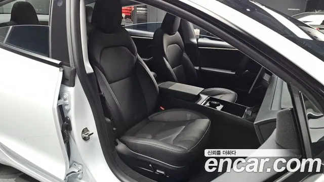 Tesla Model 3 — Фото автомобиля 10