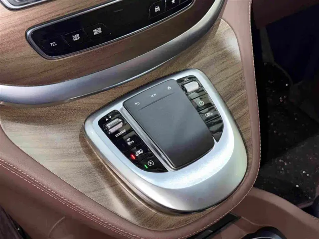 Mercedes-Benz V-Class — Фото автомобиля 24