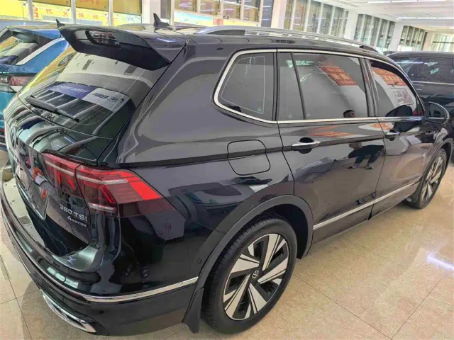 Volkswagen Tiguan L — Фото автомобиля 4