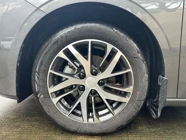 Geely Emgrand — Фото автомобиля 18