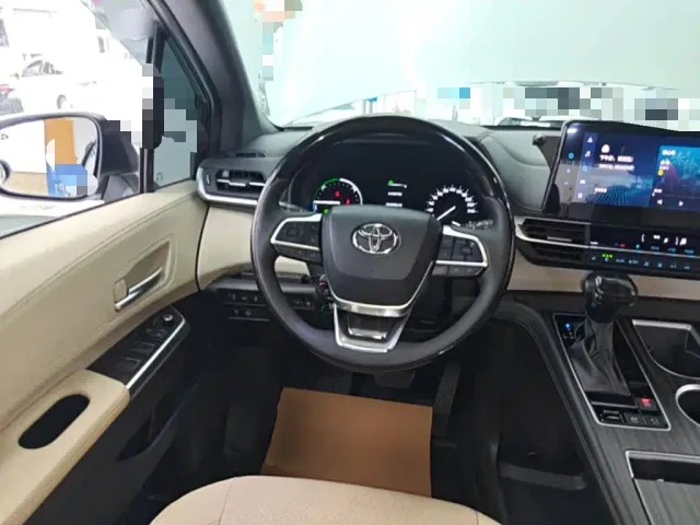 Toyota Sienna — Фото автомобиля 14