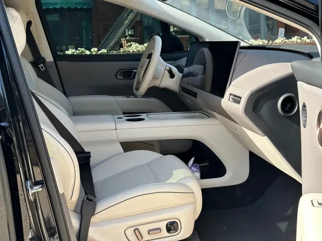 Li Auto i8 — Фото автомобиля 15