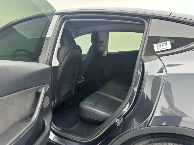 Tesla Model Y — Фото автомобиля 13