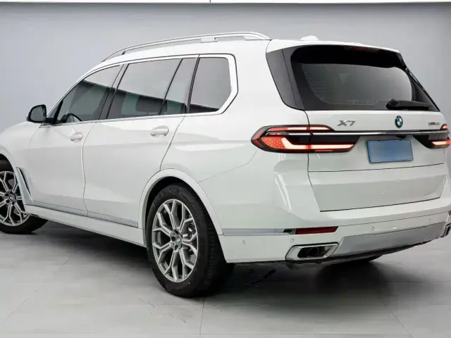 BMW X7 — Фото автомобиля 9