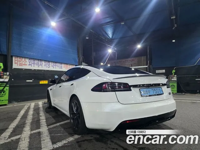 Tesla Model S — Фото автомобиля 8