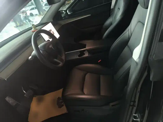 Tesla Model Y — Фото автомобиля 14