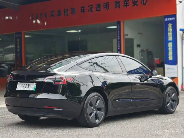 Tesla Model 3 — Фото автомобиля 5