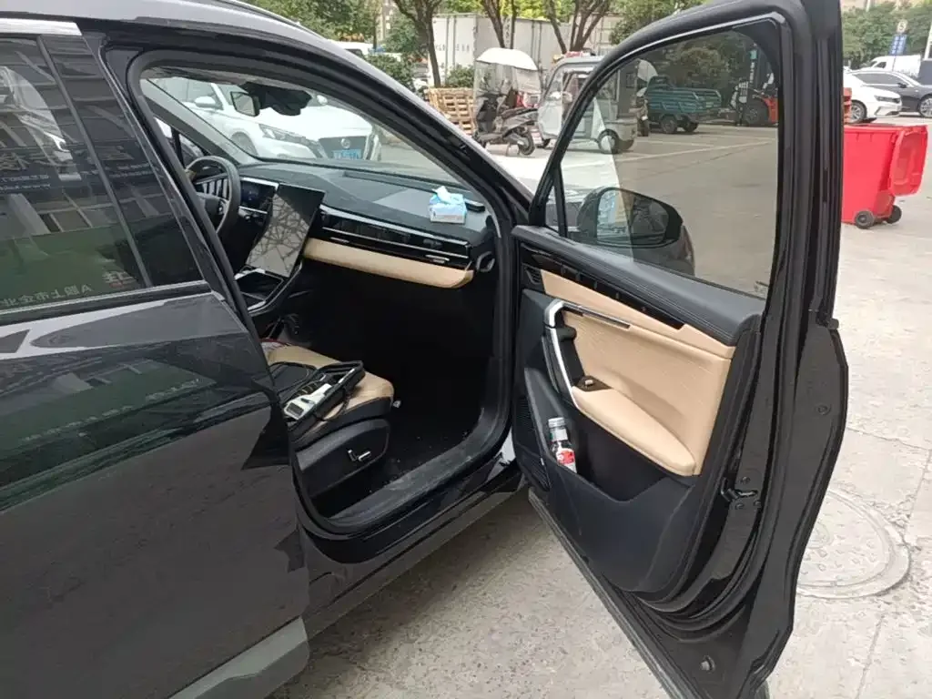 Geely Boyue L 2023 1.5TD DCT Premium — Фото автомобиля 17