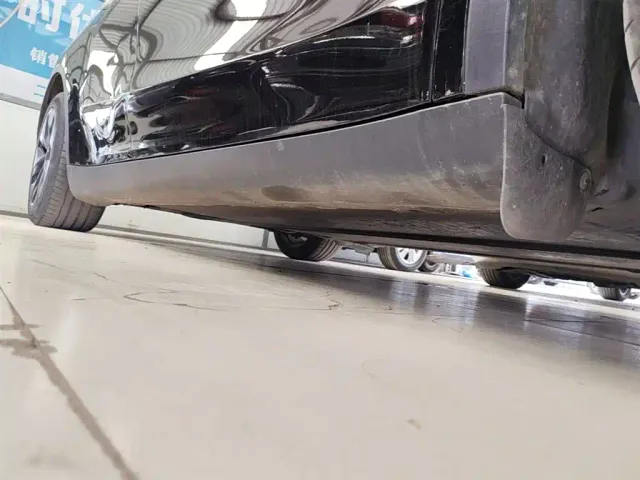 Tesla Model Y — Фото автомобиля 20
