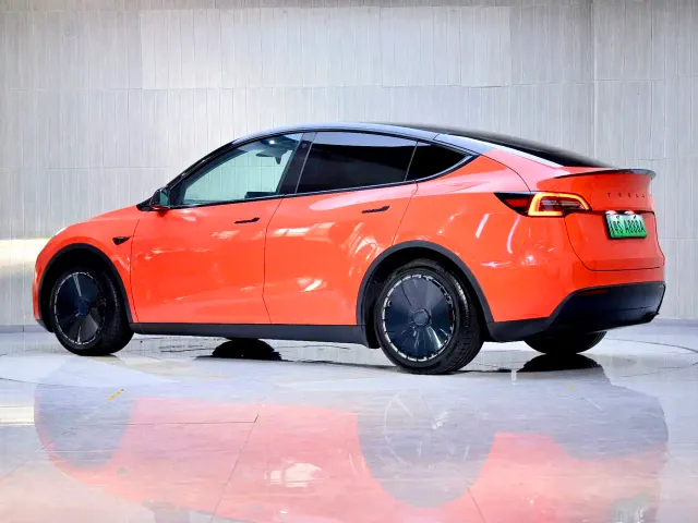 Tesla Model Y — Фото автомобиля 3