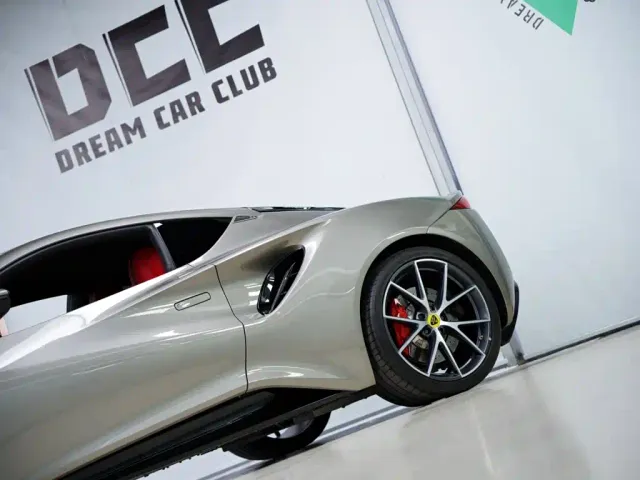 Lotus Emira — Фото автомобиля 25