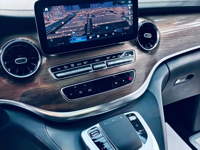 Mercedes-Benz V-Class — Фото автомобиля 6