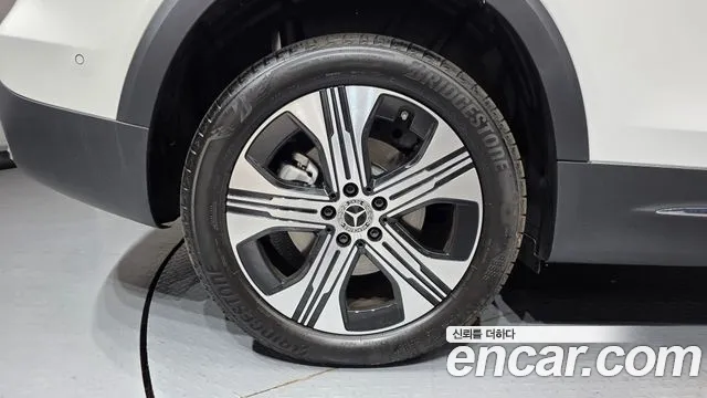 Mercedes-Benz EQB — Фото автомобиля 5