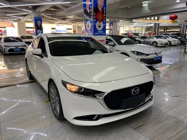 Mazda Axela — Фото автомобиля 3