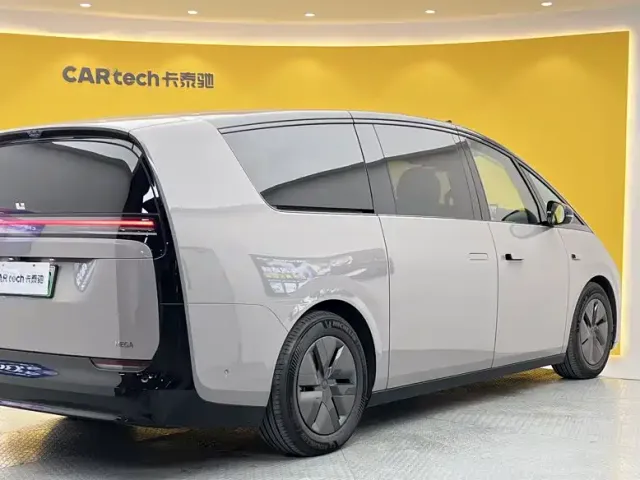 Li Auto MEGA — Фото автомобиля 3