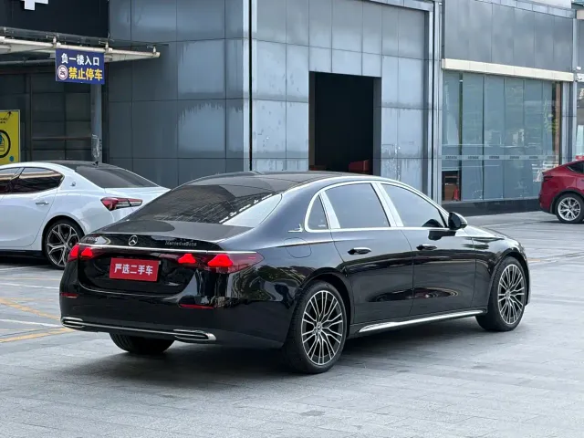Mercedes-Benz E-Class — Фото автомобиля 7