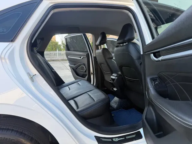 Geely Emgrand — Фото автомобиля 13