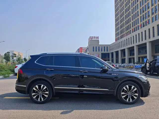 Volkswagen Tiguan L — Фото автомобиля 2