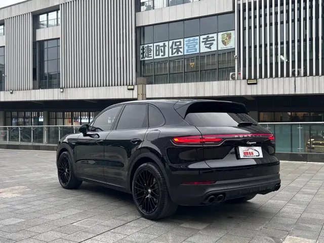 Porsche Cayenne — Фото автомобиля 15