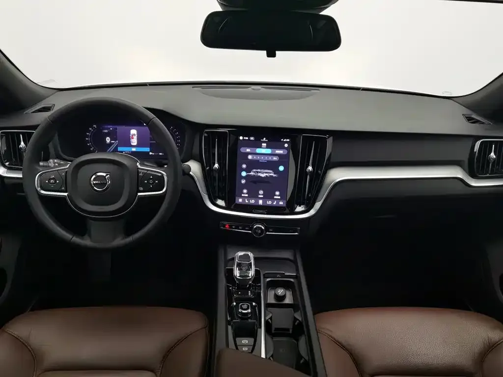 Volvo Volvo S60 2023 B4 Smart Comfort Luxury Edition — Фото автомобиля 5