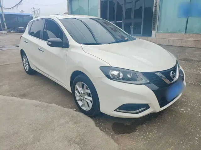Nissan Tiida — Фото автомобиля 3