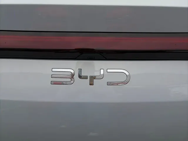 BYD Qin L — Фото автомобиля 9