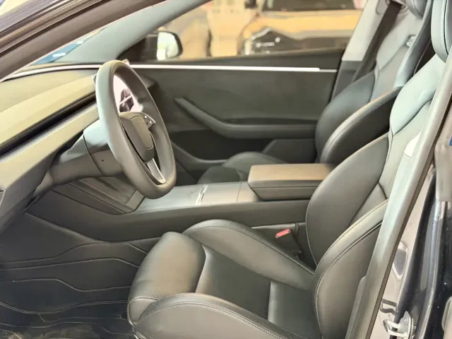 Tesla Model 3 — Фото автомобиля 8