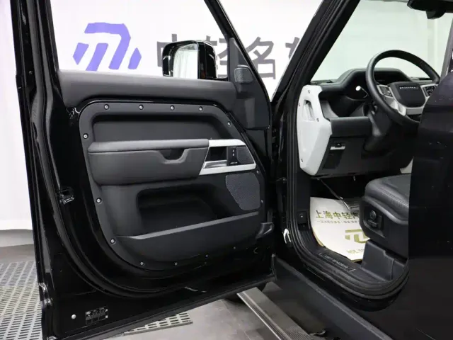 Land Rover Defender — Фото автомобиля 5