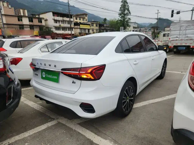 Roewe i5 — Фото автомобиля 4