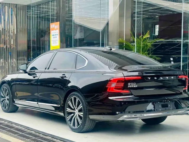 Volvo S90 — Фото автомобиля 4