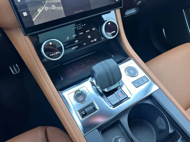 Jaguar F-Pace — Фото автомобиля 16