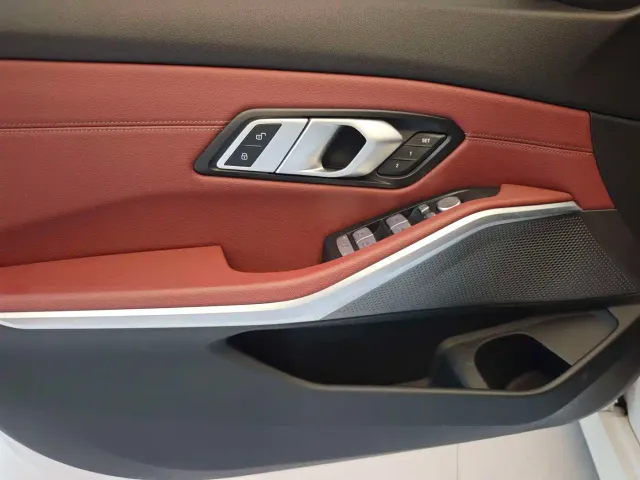 BMW 3 Series — Фото автомобиля 4