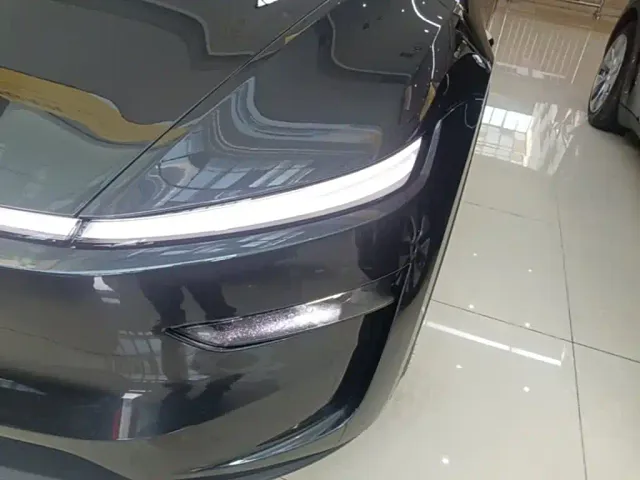 Tesla Model Y — Фото автомобиля 23