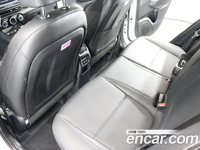 Hyundai Venue — Фото автомобиля 10