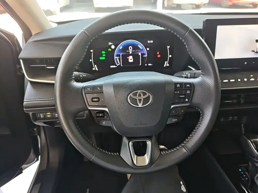 Toyota Camry 2024 Hybrid 2.0HGVP Luxury Edition — Фото автомобиля 6