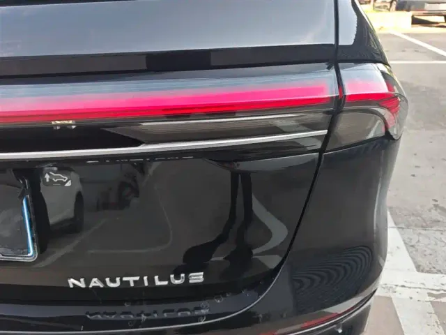Lincoln Nautilus — Фото автомобиля 7