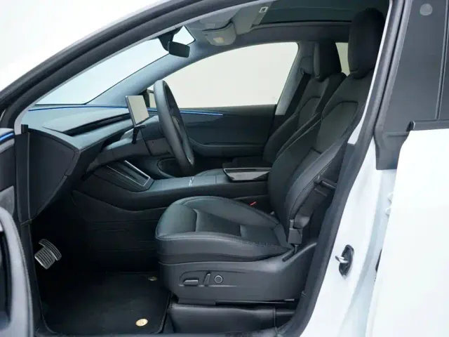 Tesla Model Y — Фото автомобиля 5