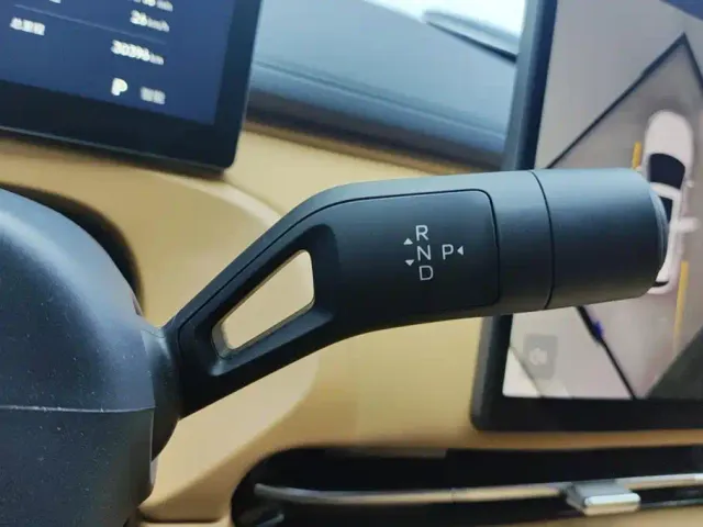 Geely Galaxy Starship 7 EM-i — Фото автомобиля 16