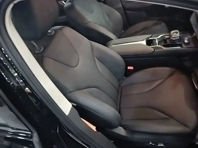 Hongqi E-QM5 — Фото автомобиля 24