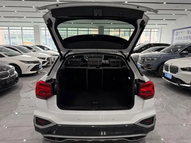 Audi Q2L — Фото автомобиля 10