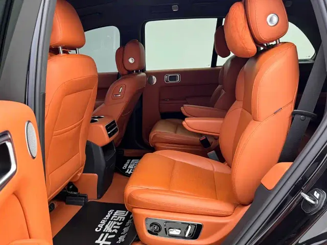 Li Auto L8 — Фото автомобиля 17