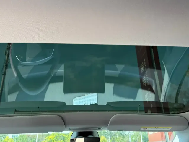 Tesla Model 3 — Фото автомобиля 7