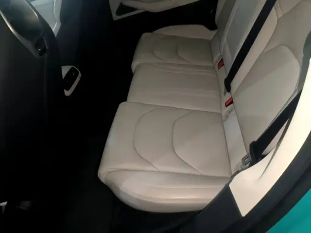 Xiaomi SU7 — Фото автомобиля 16