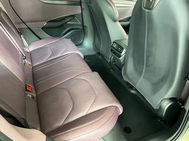 Xiaomi SU7 — Фото автомобиля 7