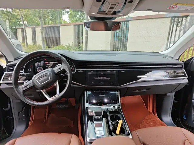 Audi Q8 — Фото автомобиля 5