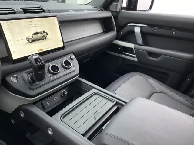 Land Rover Defender — Фото автомобиля 27
